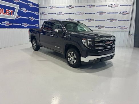 Used 2025 GMC Sierra 1500 SLT AWD/4WD image 9