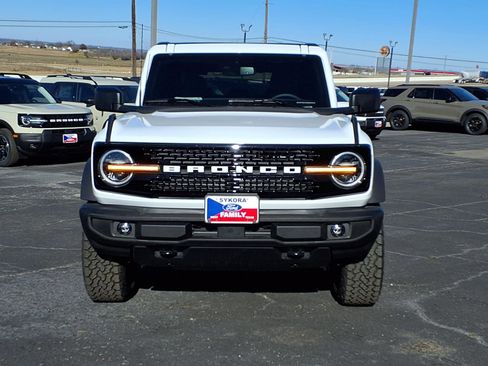 New 2025 Ford Bronco Outer Banks w/ Black Appearance Package image 2