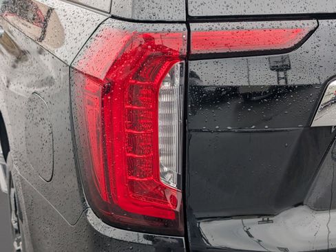 Certified 2023 GMC Yukon SLT w/ SLT Luxury Package image 11