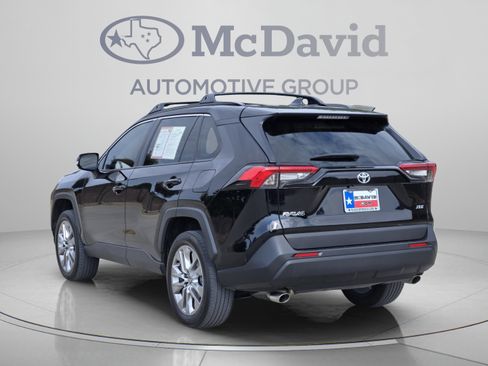 Used 2022 Toyota RAV4 XLE Premium FWD image 4