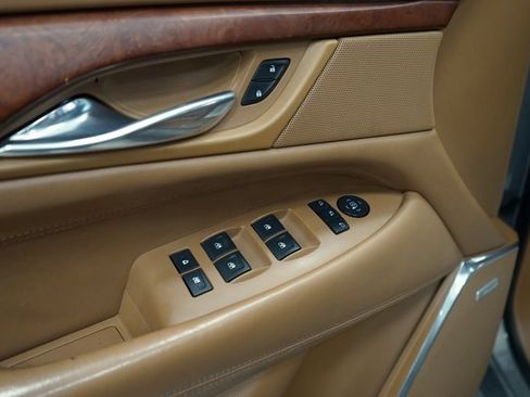 Used 2017 Cadillac Escalade Platinum image 31