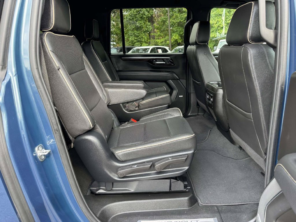 Used 2025 Chevrolet Suburban Premier AWD/4WD image 16
