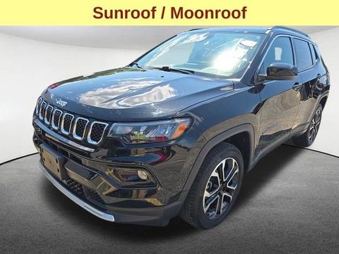 Used 2023 Jeep Compass Limited w/ Sun and Sound Group AWD/4WD image 4