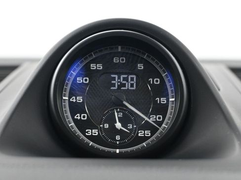 Certified 2026 Porsche Macan image 12