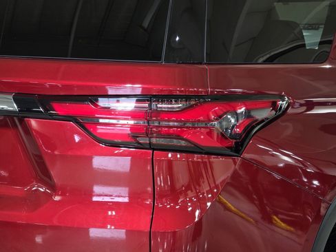 Used 2023 Chevrolet Traverse LT w/ LPO, Floor Liner Package image 12