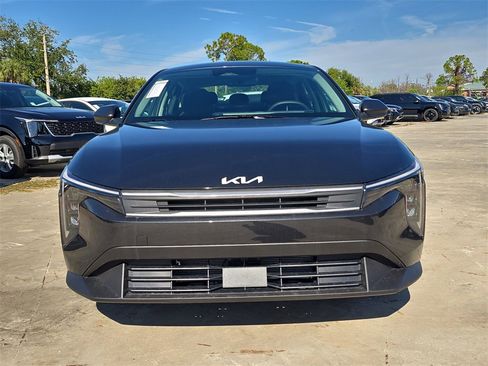 New 2025 Kia K4 LXS image 3