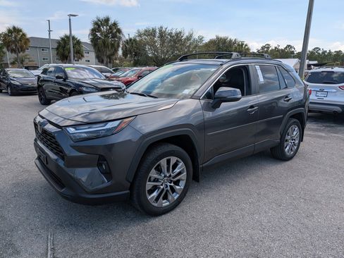 Used 2023 Toyota RAV4 XLE Premium image 8