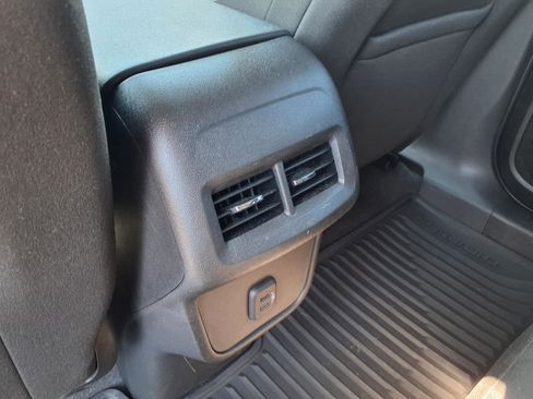 Used 2023 Chevrolet Equinox LT image 8