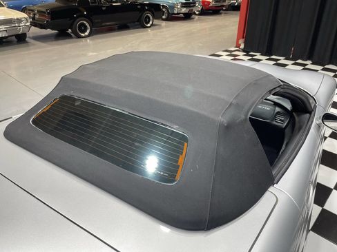 Used 2002 Chevrolet Corvette Convertible w/ Preferred Equipment Group2 image 17