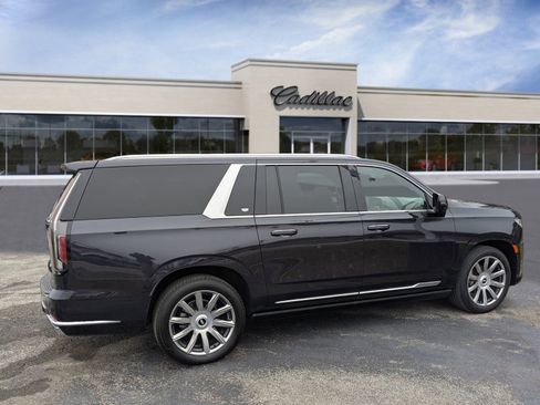 Used 2022 Cadillac Escalade ESV Premium Luxury Platinum w/ Heavy-Duty Trailer Package image 6