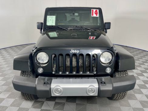 Used 2014 Jeep Wrangler Unlimited Sahara w/ Connectivity Group AWD/4WD image 8