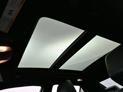 Used 2020 Chrysler 300 S w/ S Model Appearance Package RWD image 12