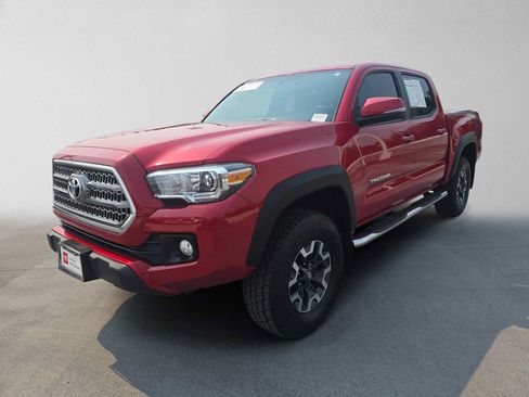 Certified 2017 Toyota Tacoma TRD Off-Road w/ Premium & Technology Package AWD/4WD image 7