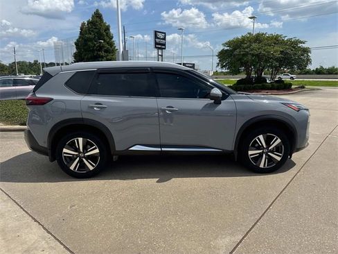 Used 2021 Nissan Rogue Platinum image 4