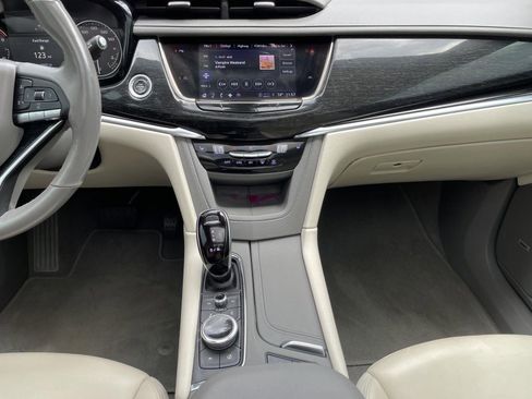 Used 2021 Cadillac XT6 Premium Luxury FWD image 21