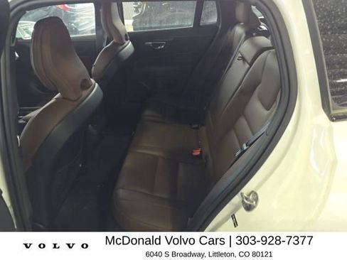 Used 2025 Volvo V60 B5 Cross Country Plus image 9