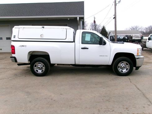 Used 2014 Chevrolet Silverado 2500 W/T w/ Snow Plow Prep Package image 9