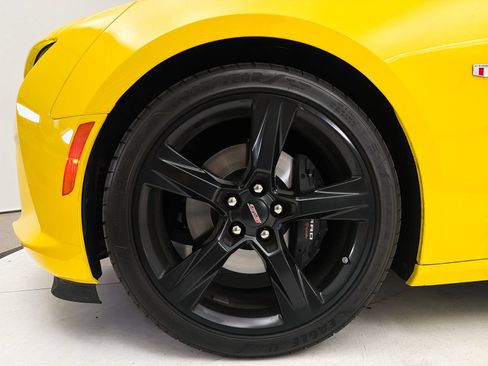 Used 2016 Chevrolet Camaro SS RWD image 12