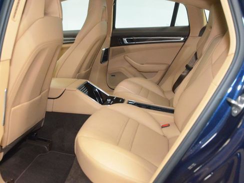 Used 2020 Porsche Panamera 4S image 31