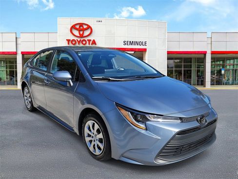 Used 2025 Toyota Corolla LE image 2