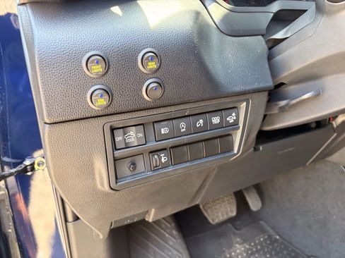 Used 2022 Toyota Tundra SR5 w/ SR5 Convenience Package AWD/4WD image 13