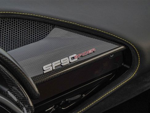 Used 2023 Ferrari SF90 Spider image 32