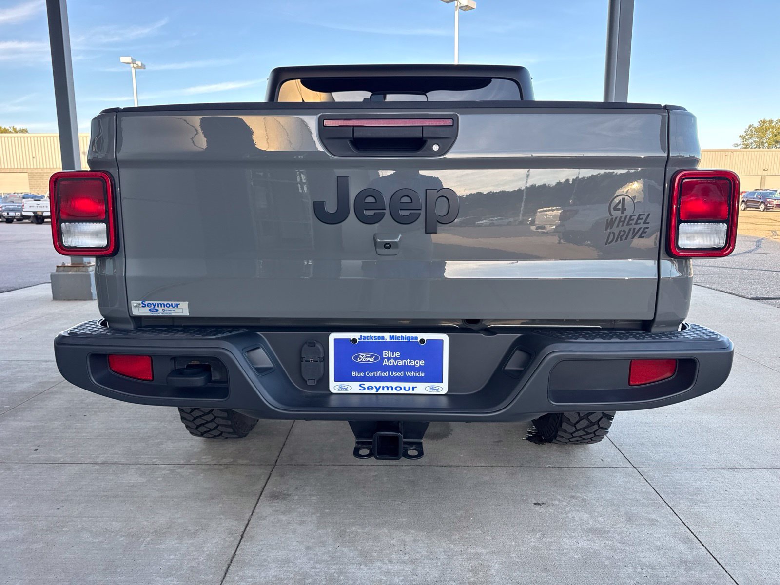 Used 2022 Jeep Gladiator Sport AWD/4WD image 6