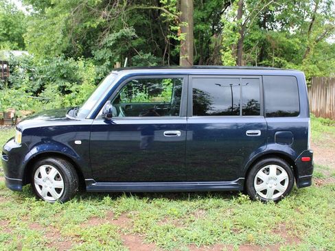 Used 2005 Scion xB FWD image 12