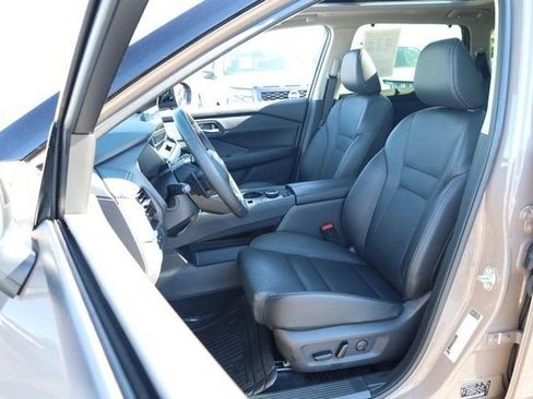 Certified 2025 Nissan Rogue SL w/ Tech Package AWD/4WD image 8