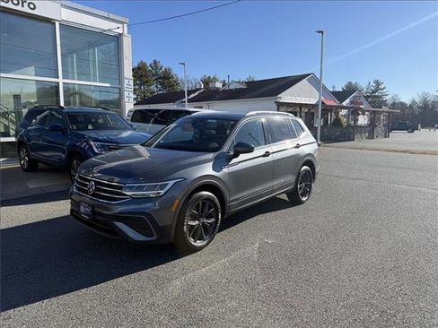 Used 2022 Volkswagen Tiguan SE w/ Panoramic Sunroof Package image 1