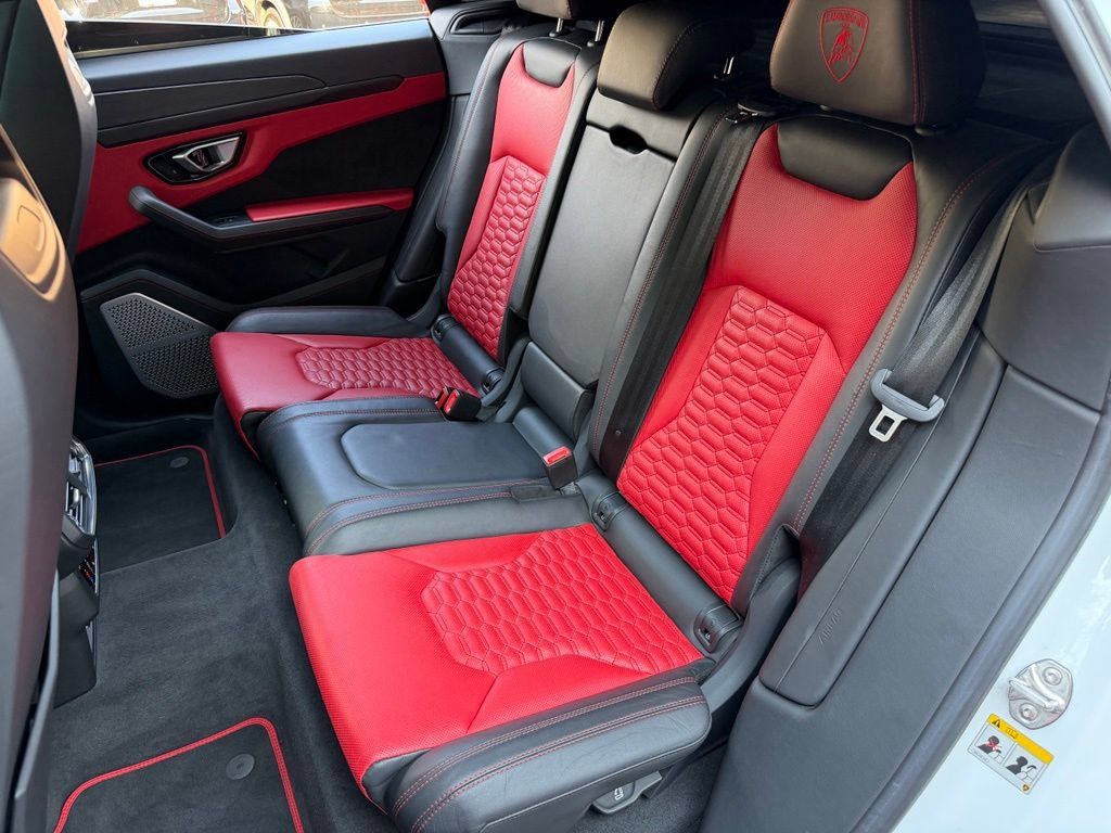Used 2021 Lamborghini Urus AWD/4WD image 32