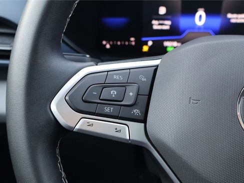 Certified 2022 Volkswagen Taos SE image 17