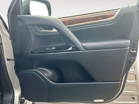Used 2021 Lexus LX 570 4WD w/ Luxury Package image 25