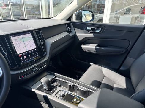 Used 2025 Volvo XC60 B5 Plus image 22