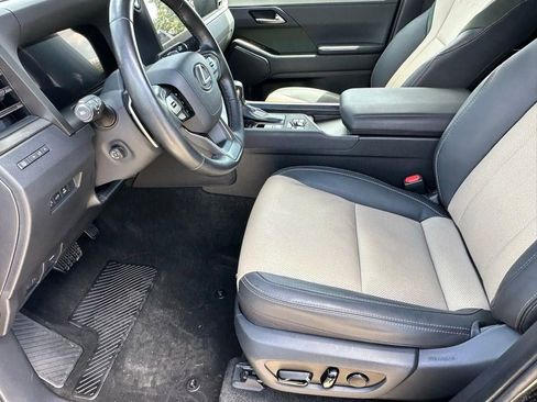 Used 2024 Lexus GX 550 image 6