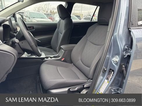 Used 2026 Toyota Corolla Cross LE image 3