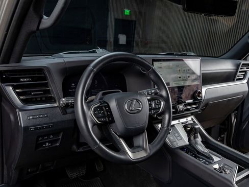 Used 2024 Lexus GX 550 image 17