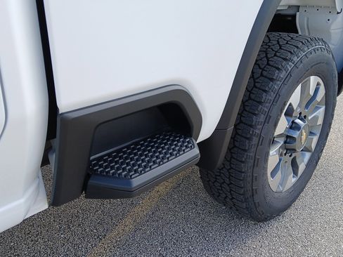 New 2022 Chevrolet Traverse LT w/ LT Premium Package image 25