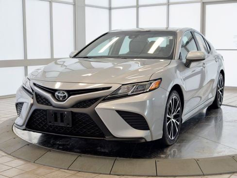 Used 2019 Toyota Camry SE image 4