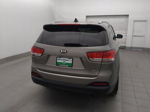 Used 2018 Kia Sorento LX image 7