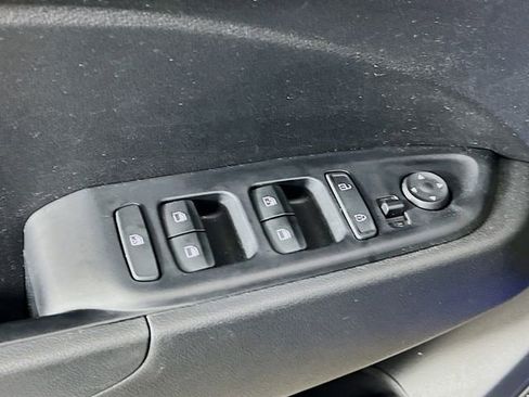 Used 2025 Hyundai Venue SEL FWD image 9
