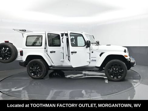 Used 2023 Jeep Wrangler Unlimited Sahara w/ Dual Top Group AWD/4WD image 31