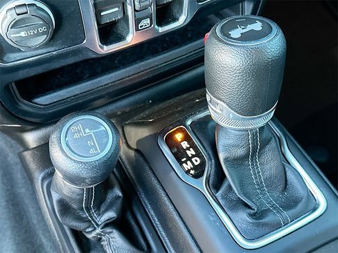 Used 2024 Jeep Wrangler Sport S image 16