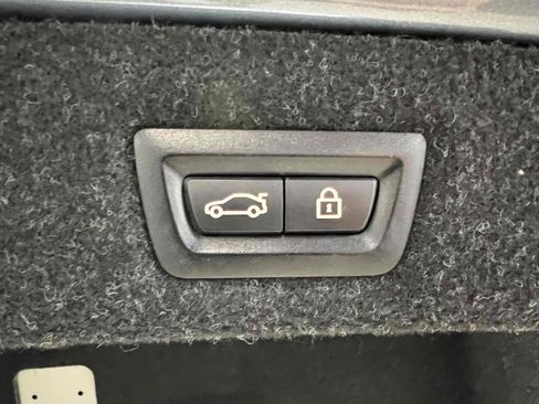 Used 2019 BMW 540i w/ M Sport Package image 28