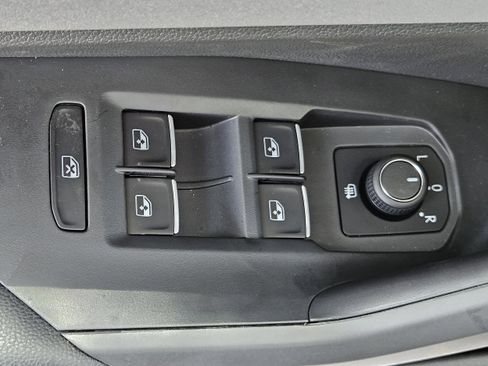 New 2025 Volkswagen Jetta SE image 18