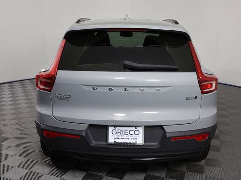 Used 2024 Volvo XC40 B5 Plus AWD/4WD image 7