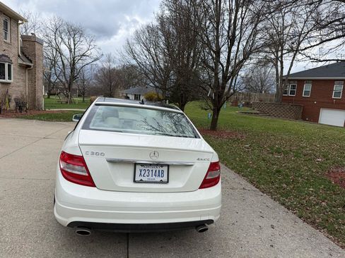 Used 2011 Mercedes-Benz C 300 Sport image 18