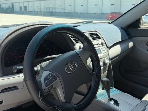 Used 2010 Toyota Camry LE image 11