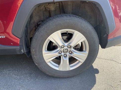 Used 2021 Toyota RAV4 XLE w/ Convenience Package image 8