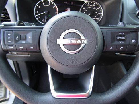 Used 2024 Nissan Rogue S AWD/4WD image 17
